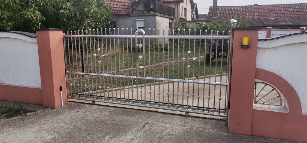 Prohromske kapije - Kamenorezačka radnja Mermer Granit, Krvavica Kruševac