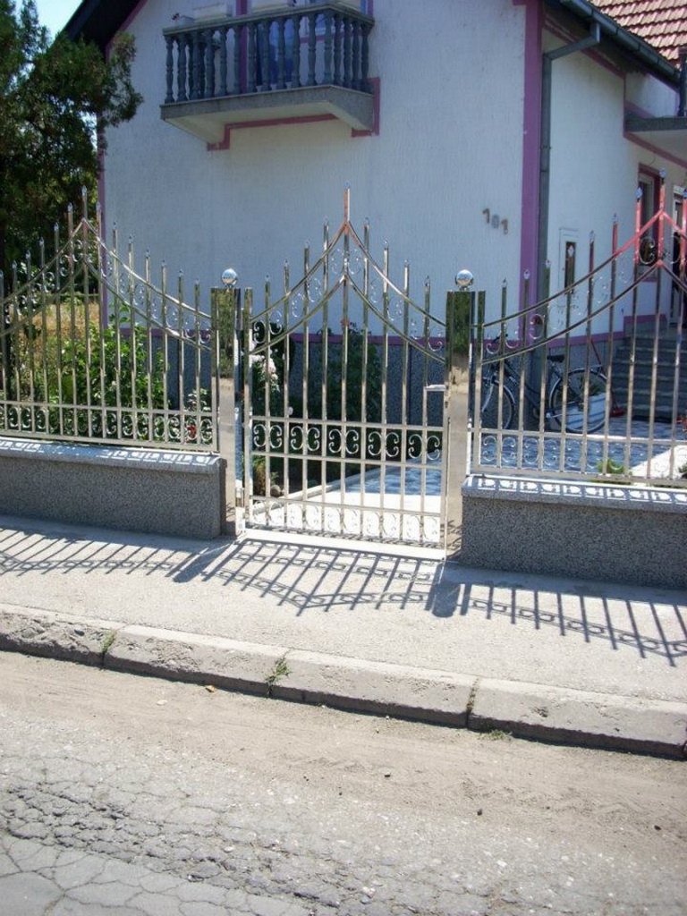 Prohromske kapije - Kamenorezačka radnja Mermer Granit, Krvavica Kruševac